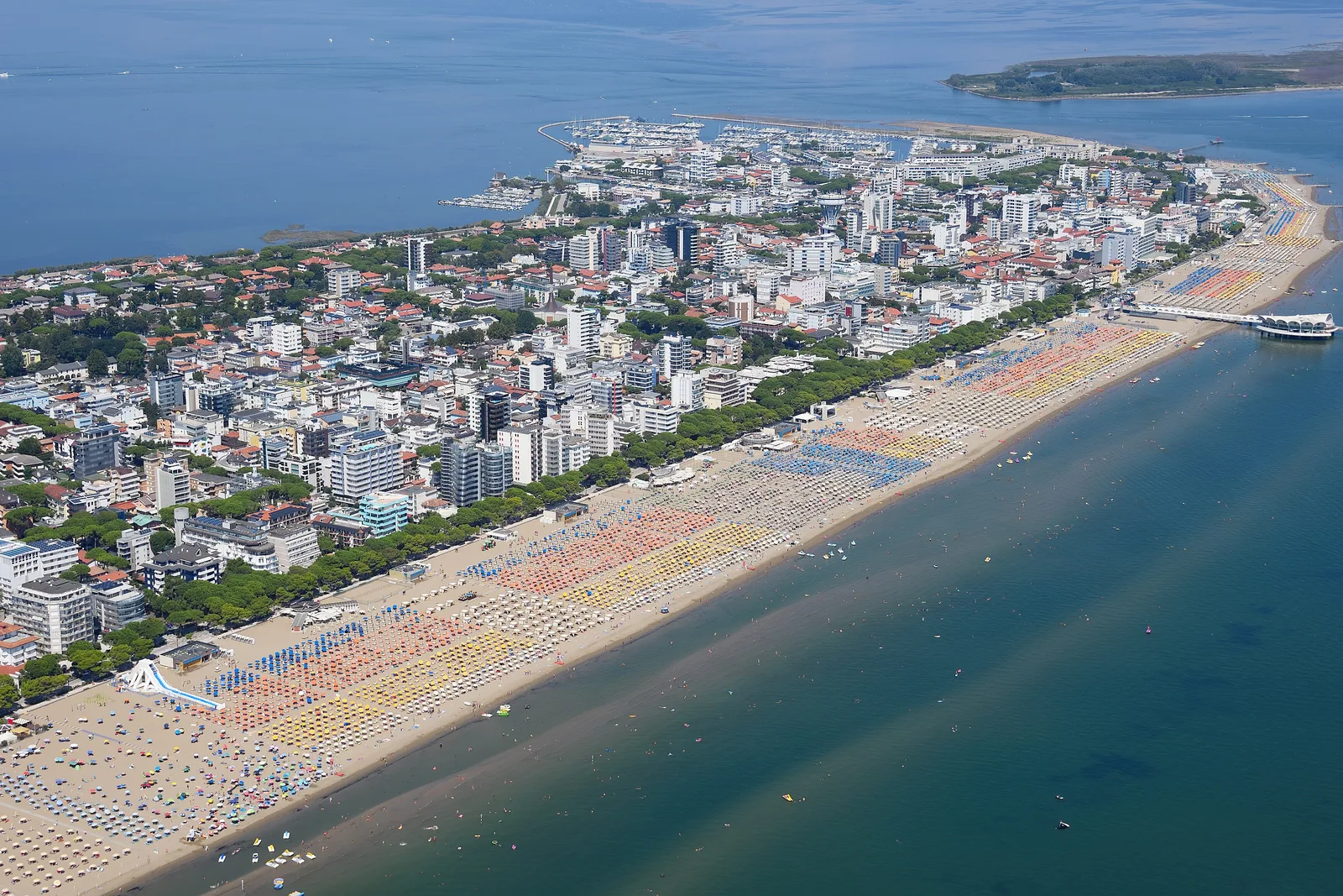 Transfer privato Aeroporto di Venezia Marco Polo (VCE) verso Lignano Sabbiadoro — 95 km, autista NCC professionista